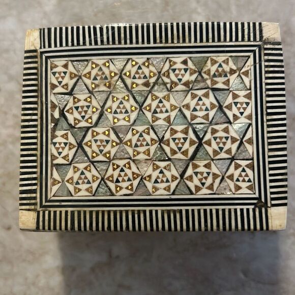 Vintage Small Wooden Box - Picture 2 of 8